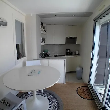 Le Crystal-studio Terrasse Pleine Vue Апартаменты Динар