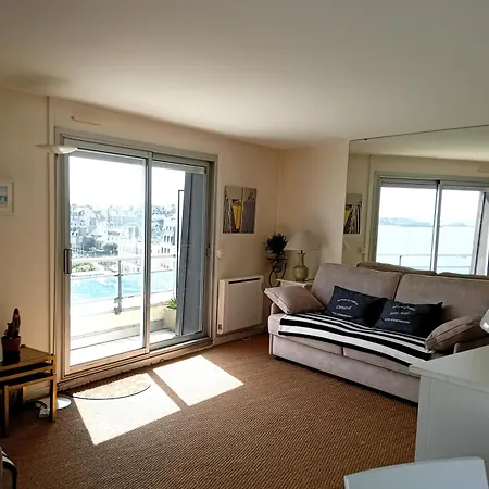 Апартаменты Le Crystal-studio Terrasse Pleine Vue Динар
